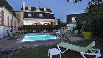 Outdoor pool, pool loungers