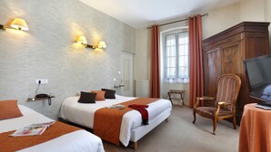 A hotel room with two beds, a television, a wooden chair, and a table. - Hôtel Les Tilleuls, Bourges (Bourges)