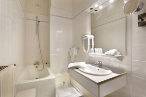 Bathroom - Hôtel Les Tilleuls, Bourges (Bourges)