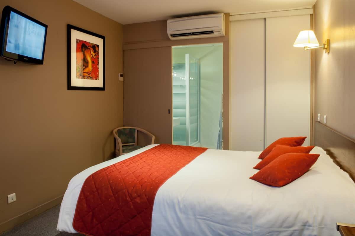 Standard Double Room | Desk, soundproofing, free cots/infant beds, free WiFi