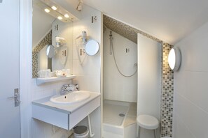 Tripla familiare | Bagno | Set di cortesia gratuito, asciugacapelli, asciugamani