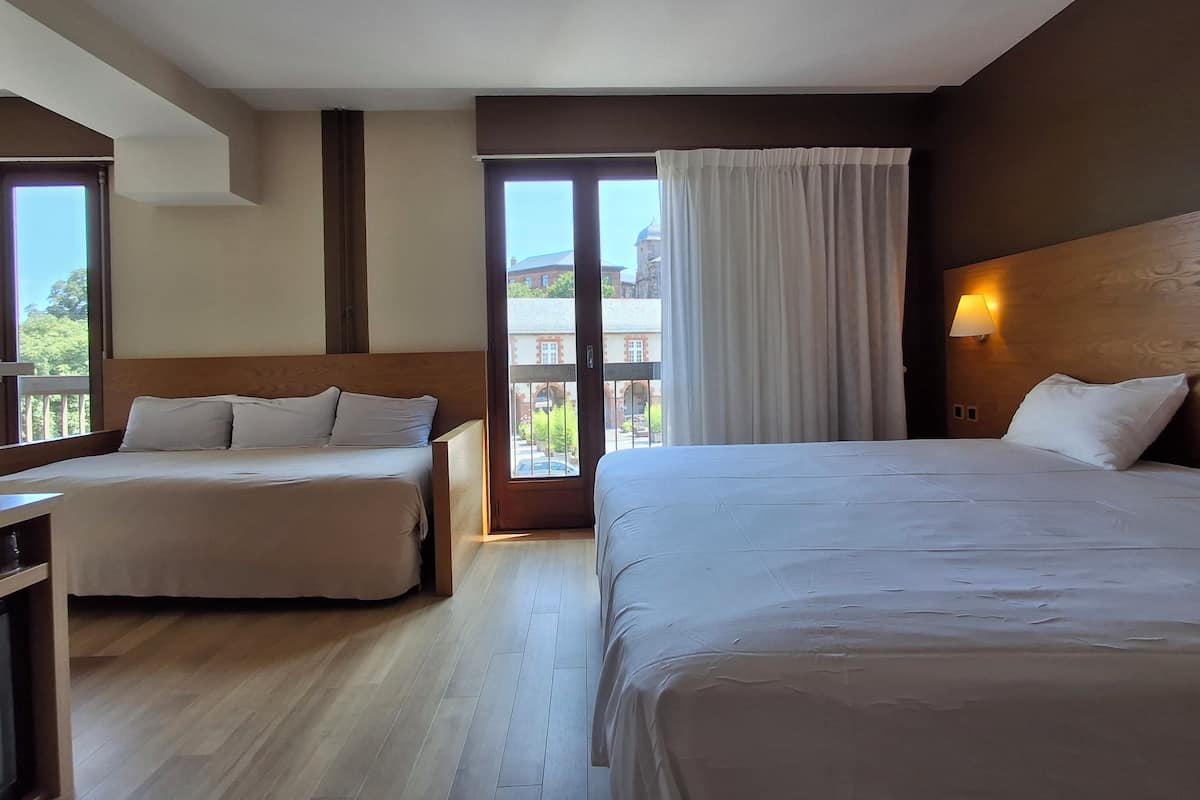 Deluxe Double Room | Desk, blackout drapes, iron/ironing board (on request), WiFi (free)
