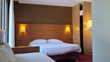 Chambre Double Premium | Bureau, rideaux occultants, fer et planche à repasser, Wi-Fi gratuit