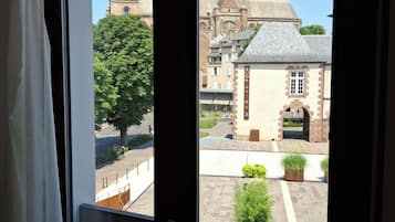 Premium Double Room | 1 bedroom, desk, blackout drapes, iron/ironing board