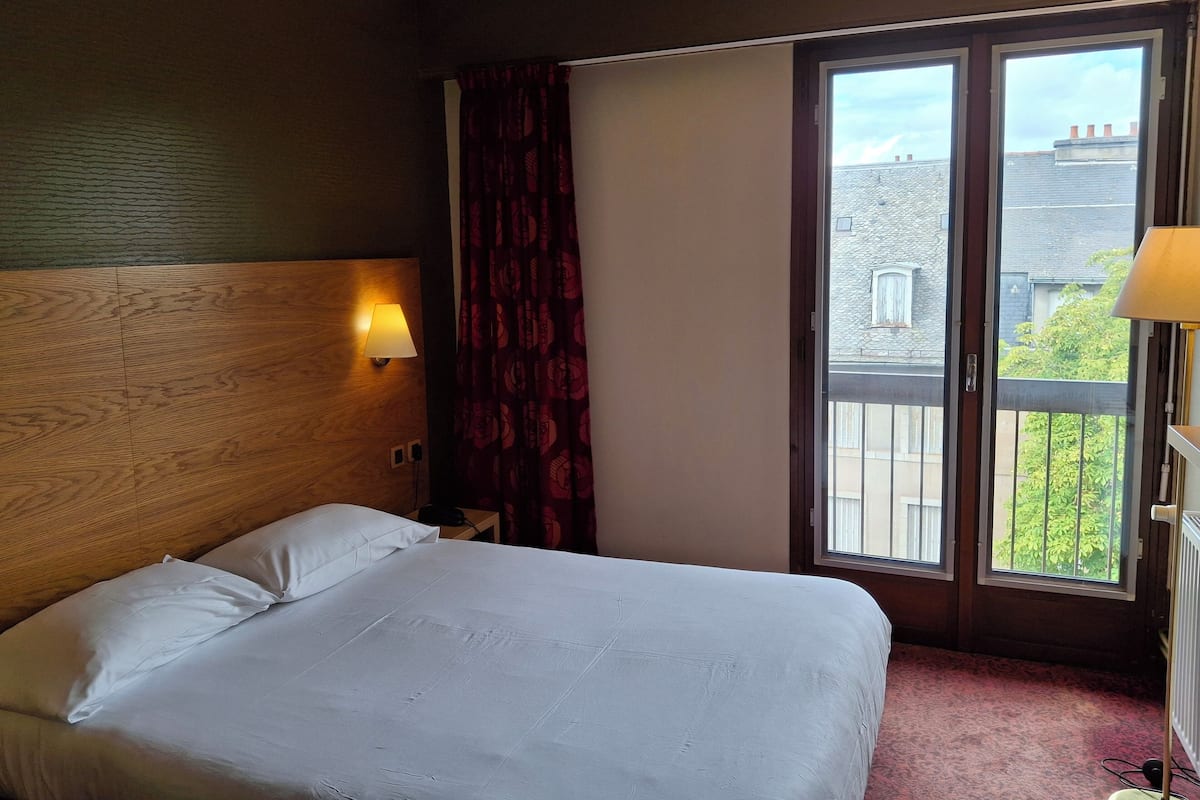 Chambre Double Classique | Bureau, rideaux occultants, fer et planche à repasser, Wi-Fi gratuit