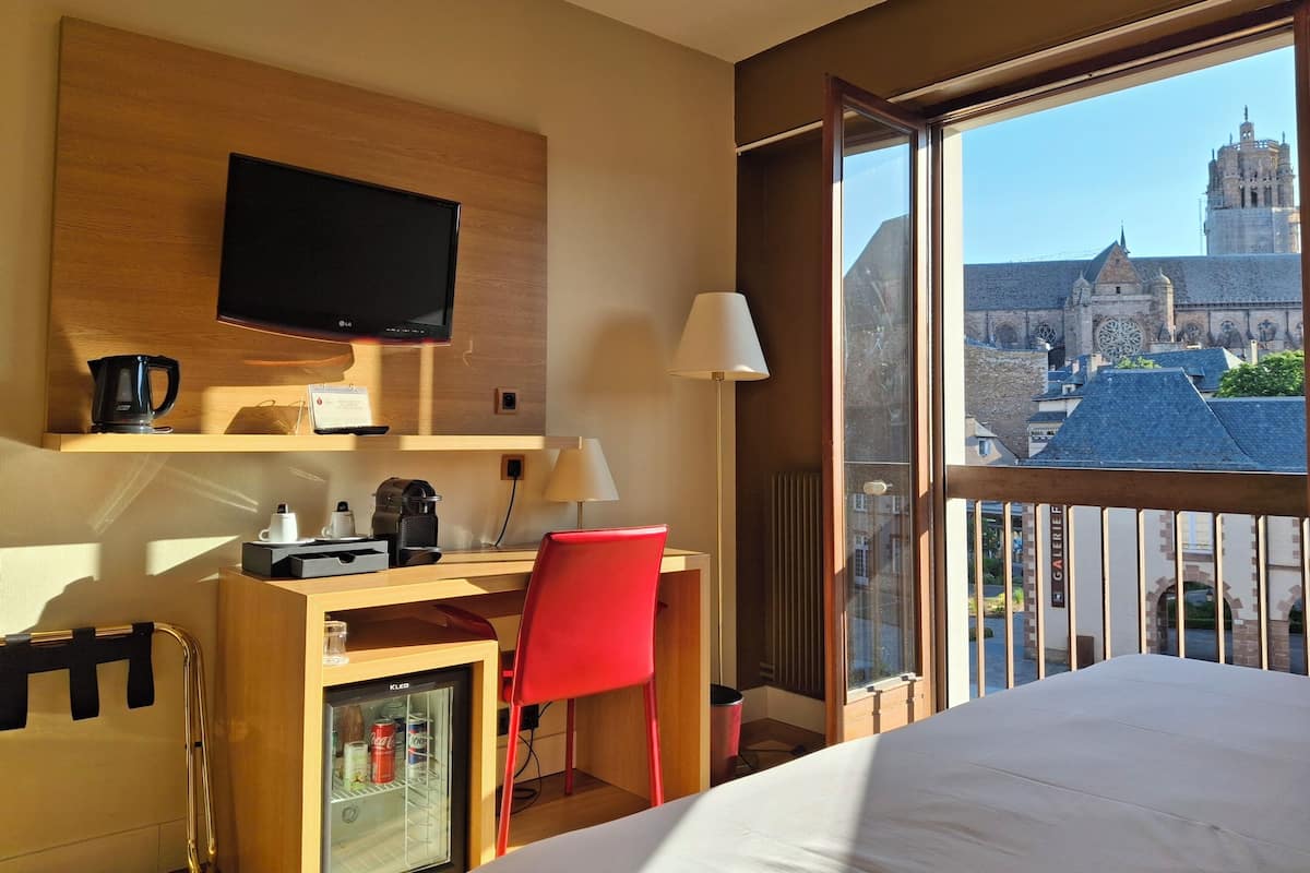 Premium Double Room, City View | Desk, blackout drapes, iron/ironing board (on request), WiFi (free)