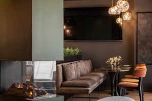 Lobby sitting area - Hôtel & Spa Le Maury, The Originals Boutique, Vannes (Vannes)