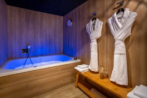 Sauna, steam room