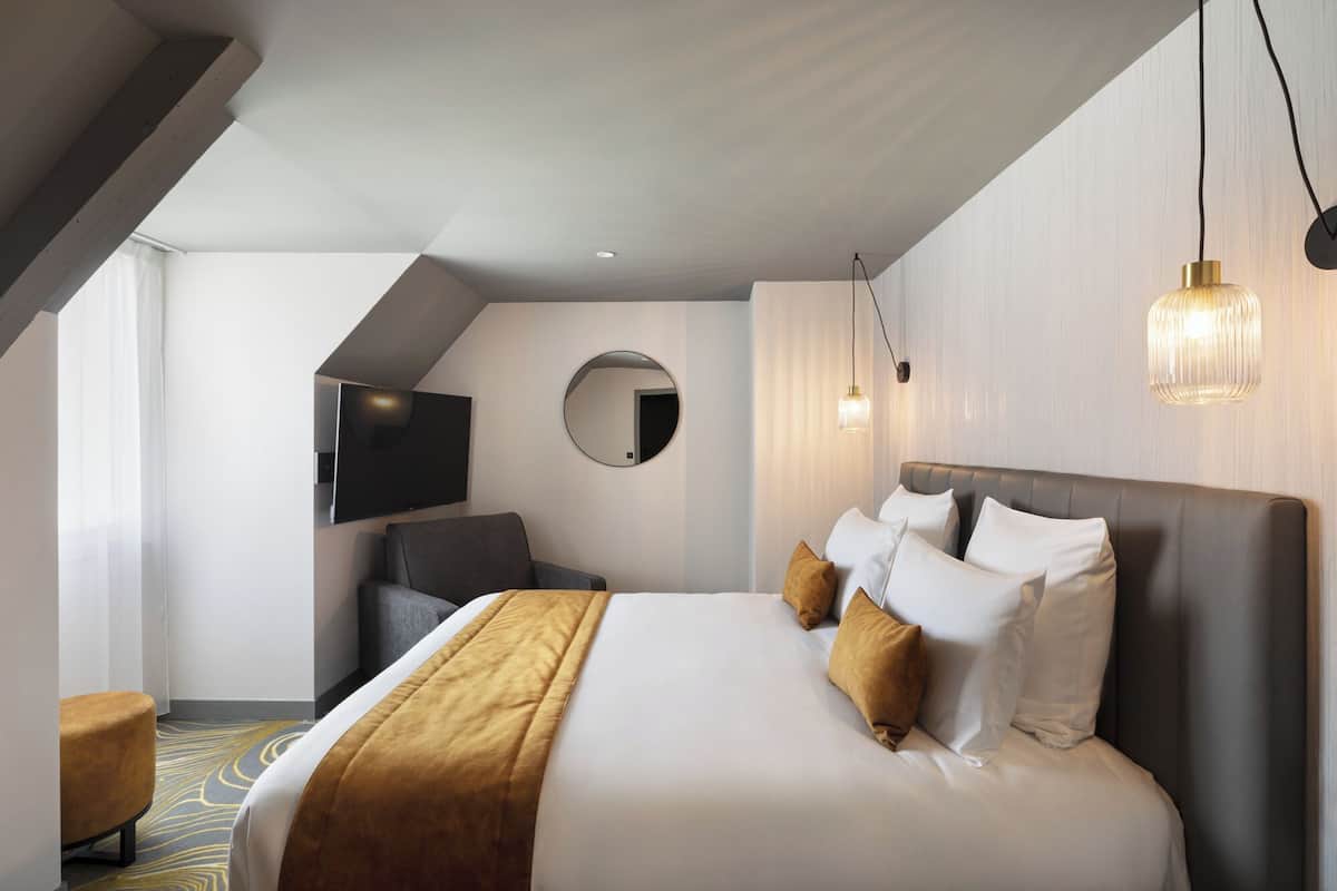 prestige double room | premium bedding, memory-foam beds, desk, soundproofing