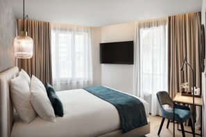 Chambre classique double | Literie de qualité, lit avec matelas en mousse à mémoire, coffre-fort