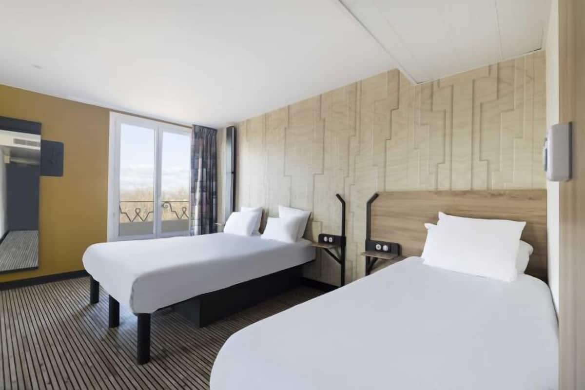 Premium bedding, in-room safe, desk, soundproofing
