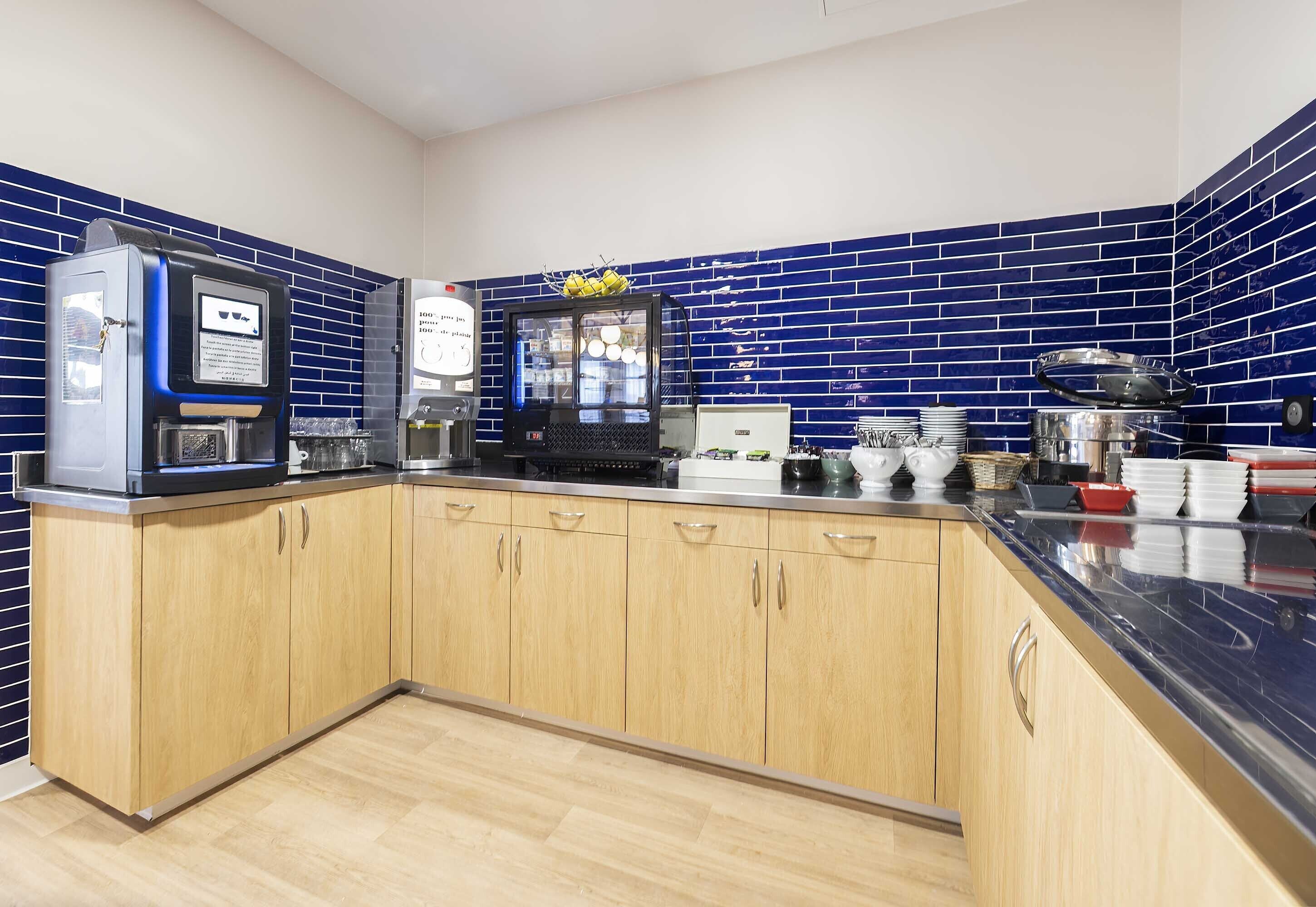 Se ofrece un desayuno bufé todos los días (por un coste adicional)