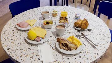 Dagelijks ontbijtbuffet (toeslag)