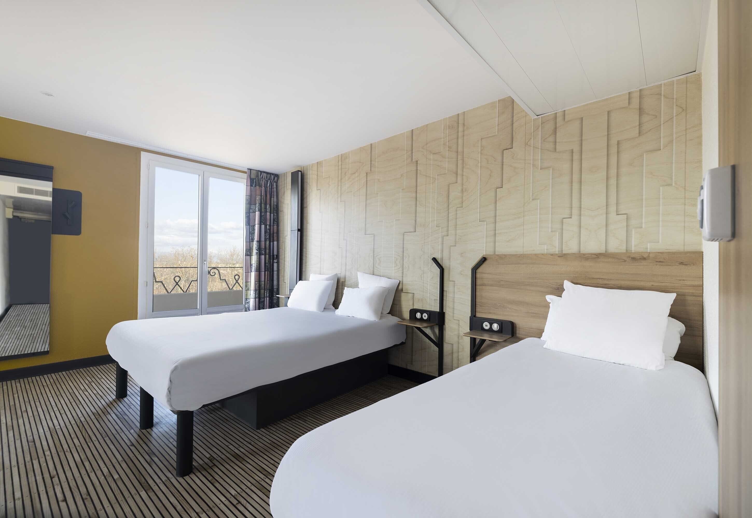 트리플룸 | 고급 침구, 객실 내 금고, 각각 다른 스타일의 인테리어, 각각 다르게 가구 비치