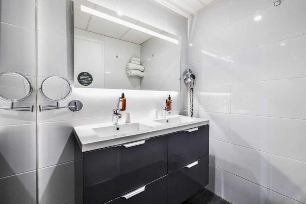 Douche, douche cascade, articles de toilette (gratuits)