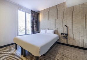 Premium bedding, in-room safe, individually decorated