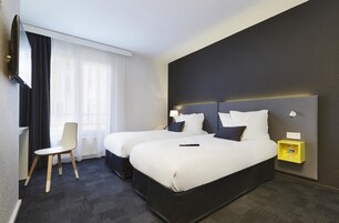 Standard Room, 2 Twin Beds | Desk, soundproofing, free WiFi, bed sheets