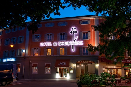 Exterior. Hôtel de Bourgogne