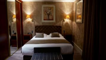 Chambre Elegance Supérieure, 1 lit double | Literie de qualité supérieure, coffres-forts dans les chambres