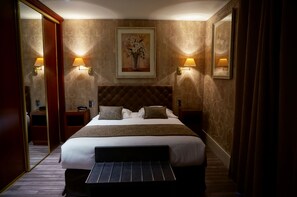 Premium bedding, in-room safe, individually furnished, desk