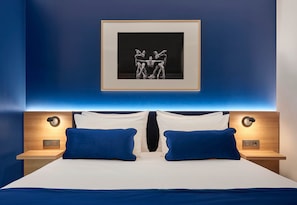 Quarto casal conforto | Roupas de cama premium, cofres nos quartos, escrivaninha