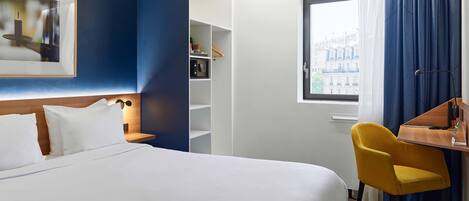 Roupas de cama premium, cofres nos quartos, escrivaninha