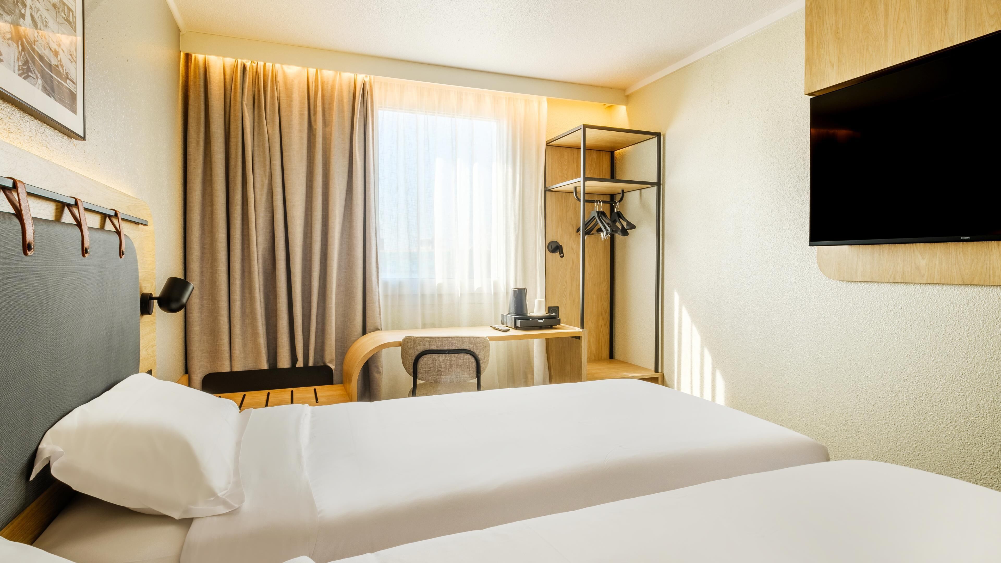 Standard Room, 2 Single Beds | 1 bedroom, premium bedding, desk, laptop workspace