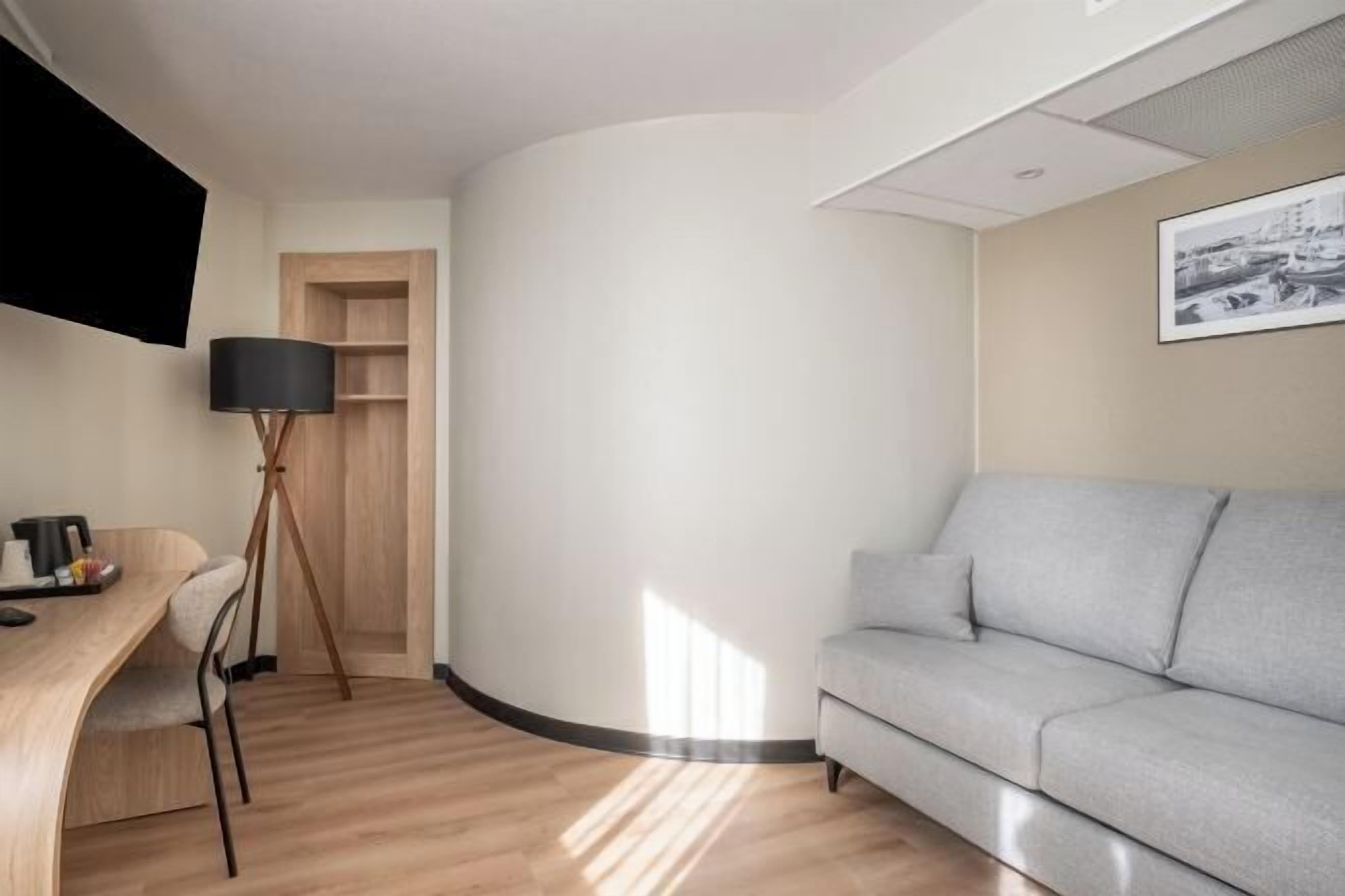 Living area | 60-inch flat-screen TV with cable channels