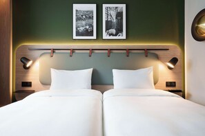 1 bedroom, premium bedding, desk, laptop workspace