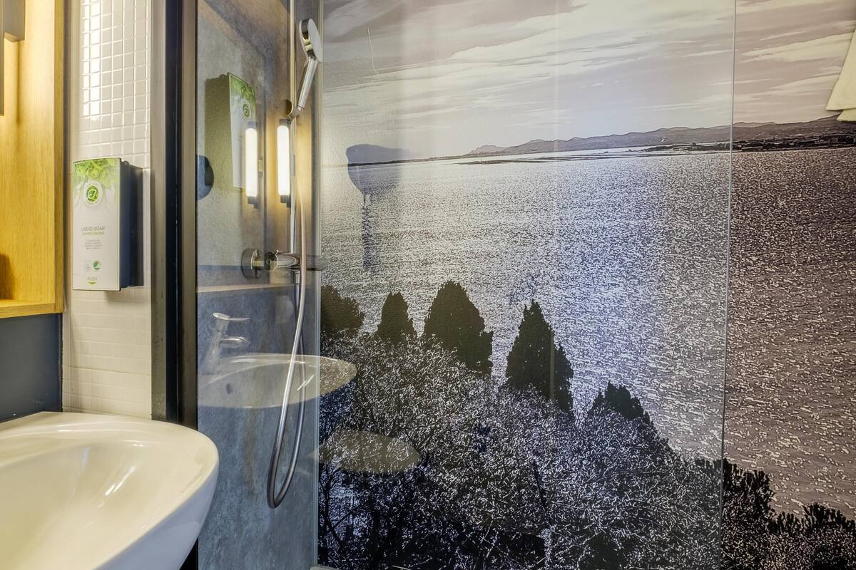 rainfall showerhead, eco-friendly toiletries, hair dryer, towels