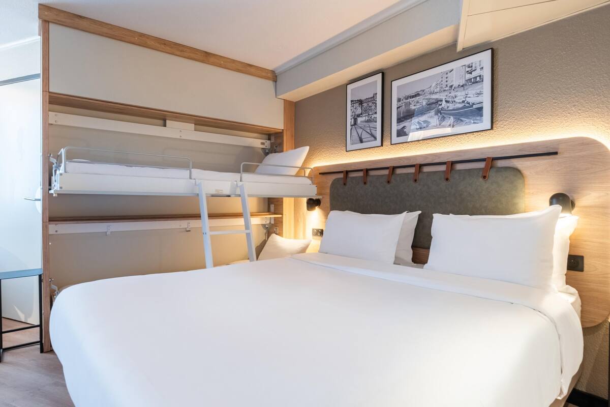 Standard Room, Multiple Beds | 1 bedroom, premium bedding, desk, laptop workspace