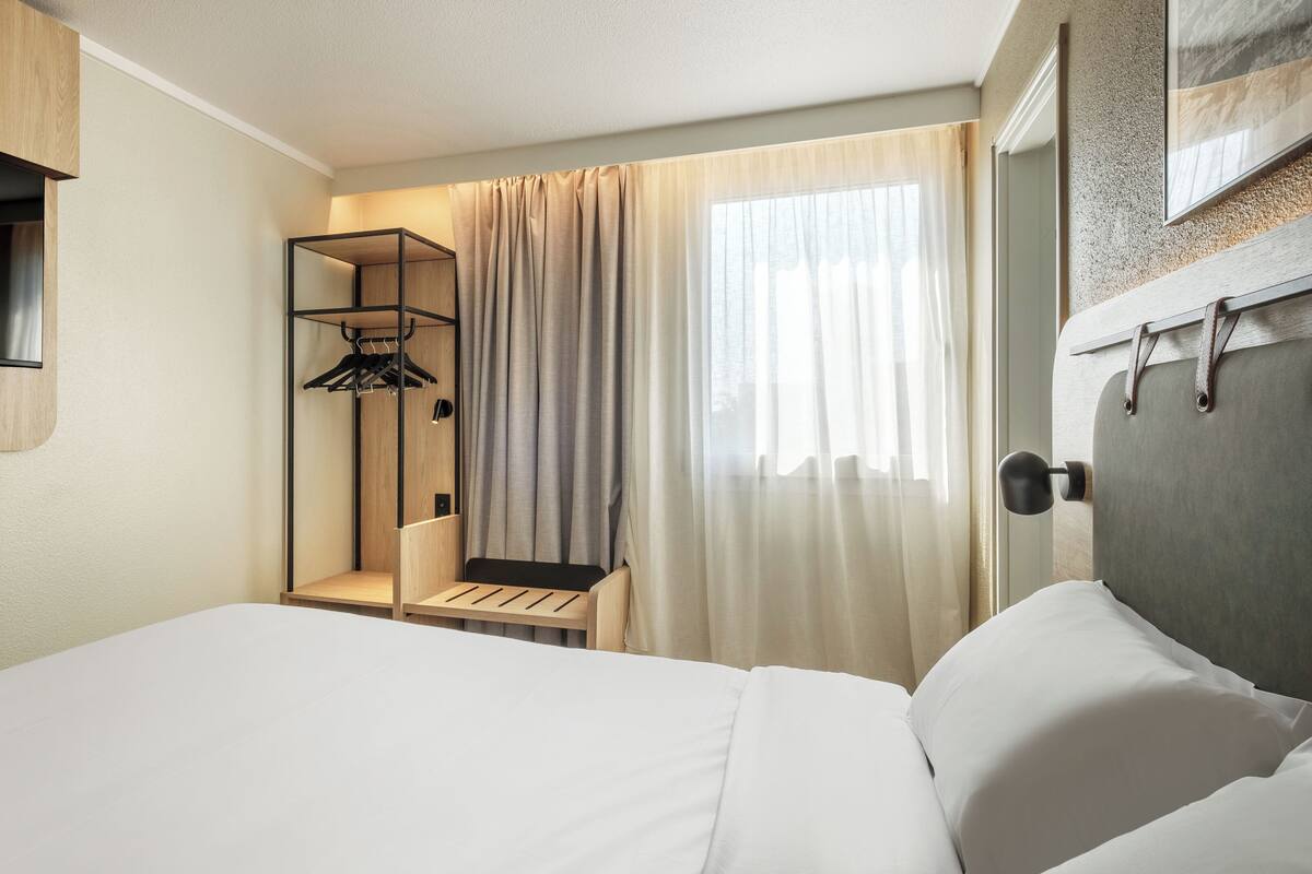Junior Suite, 1 Queen Bed with Sofa bed | 1 bedroom, premium bedding, desk, laptop workspace