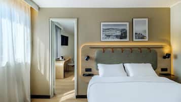 1 bedroom, premium bedding, desk, laptop workspace