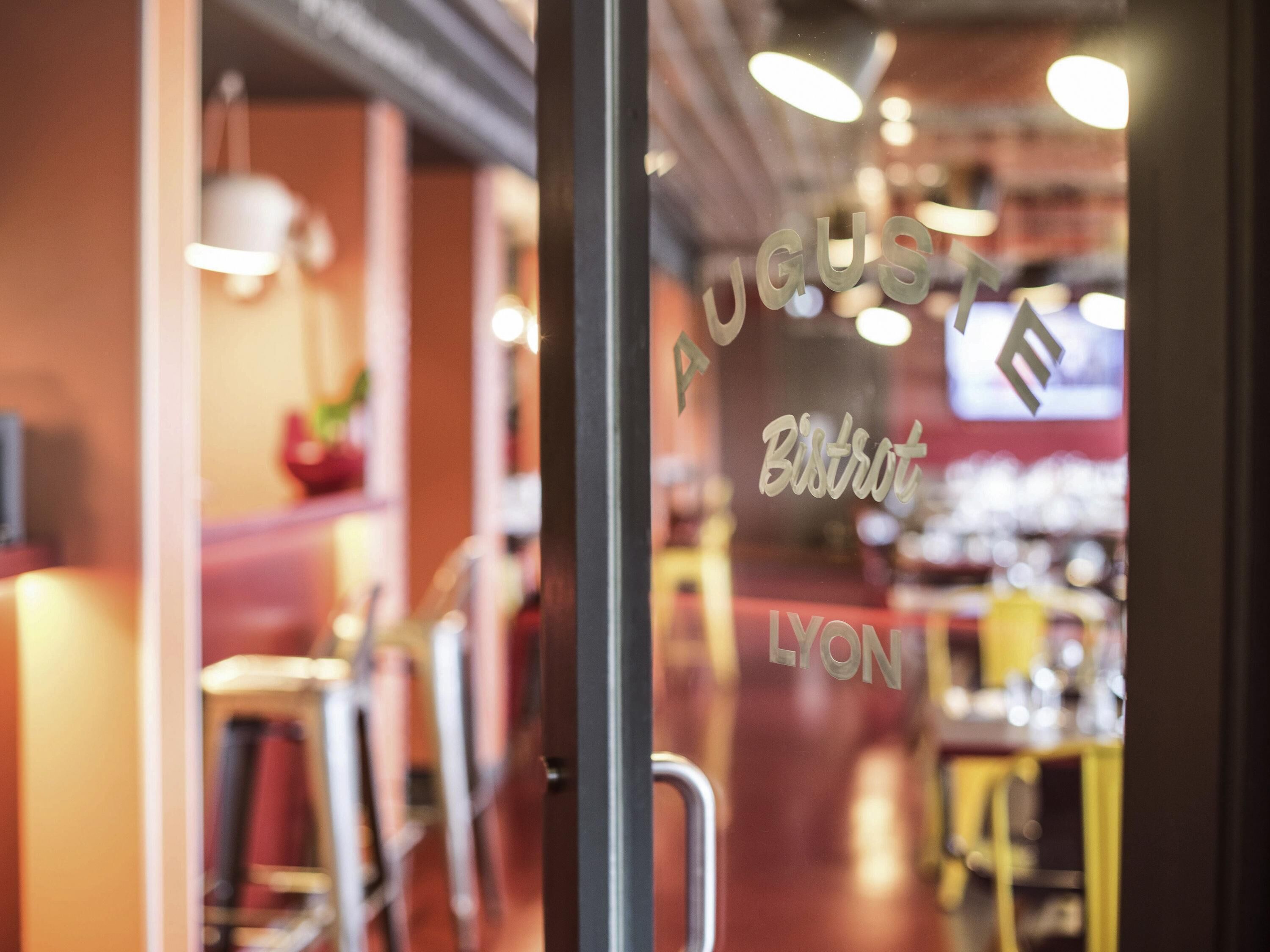 lunch and dinner served