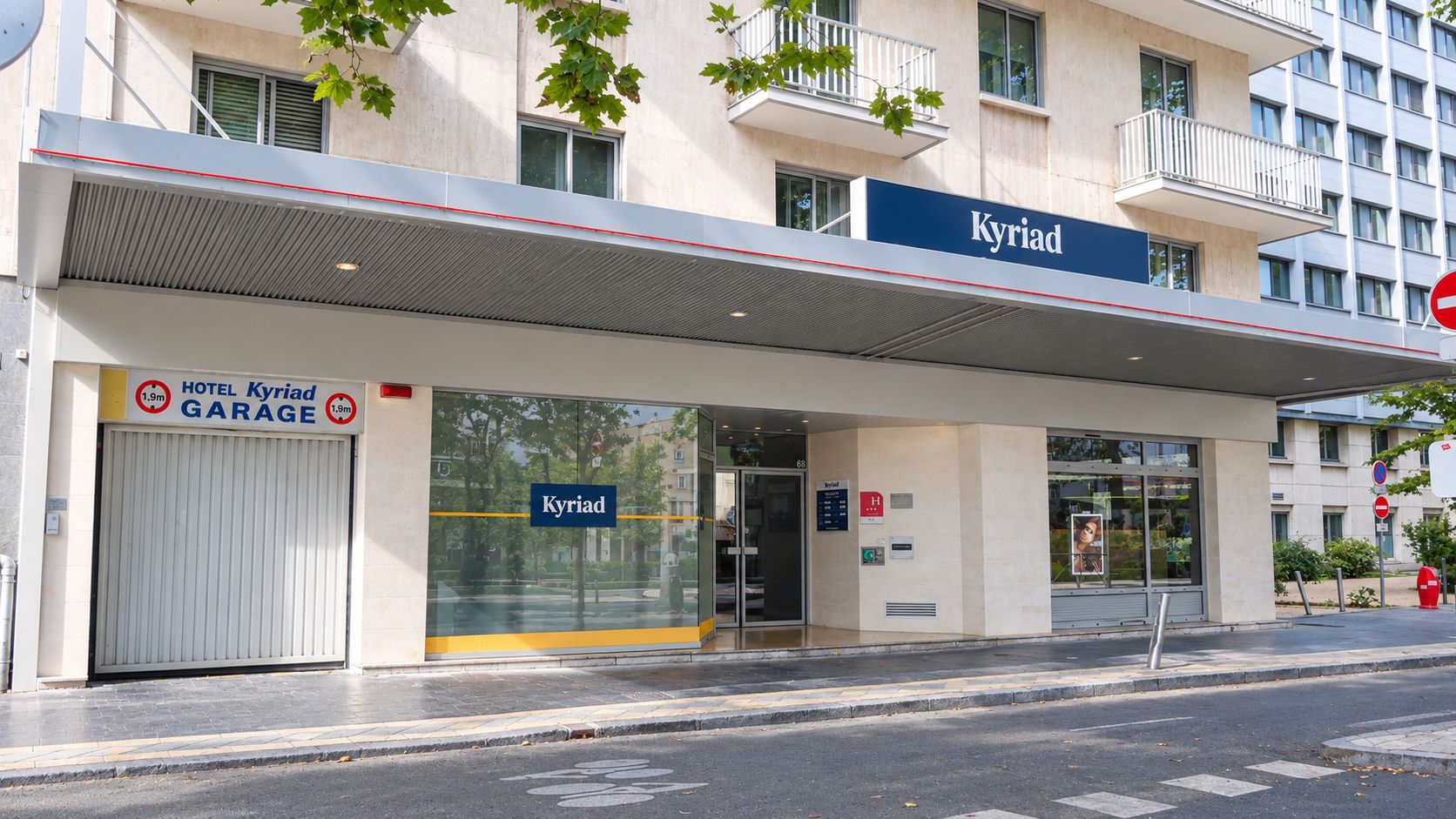 A hotel named 'Kyriad' with a garage sign indicating a 1.9m height limit.