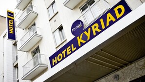 A hotel sign with the name "Kyriad Hotel" in large yellow letters on a blue background. - Kyriad - Tours Centre (Tours)