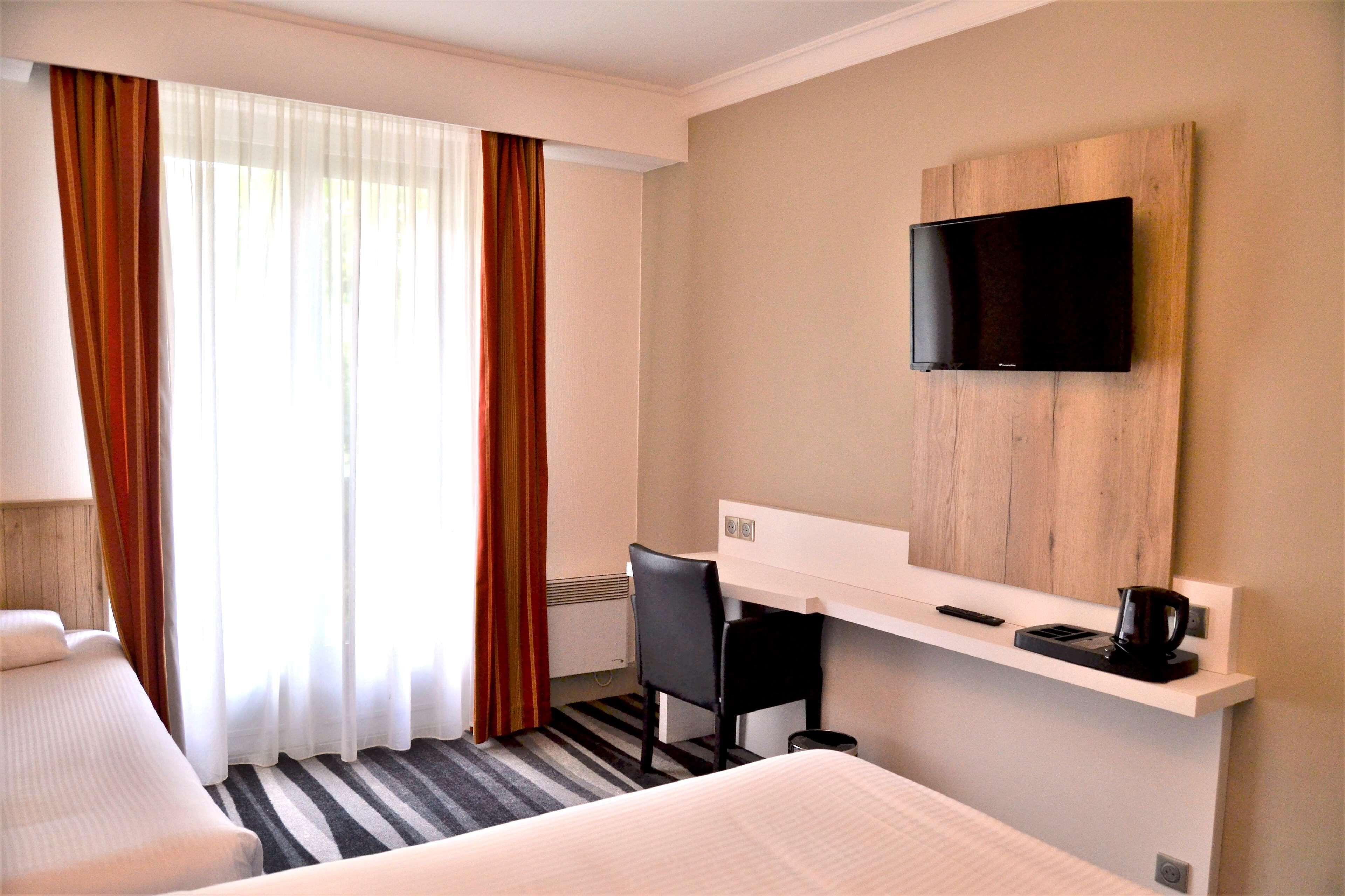 premium bedding, in-room safe, desk, soundproofing