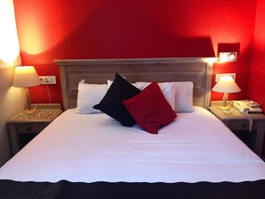 Standard-Doppelzimmer | Daunenbettdecken, Betten mit Memory-Foam-Matratzen