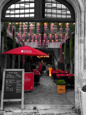 Bar (on property) - Hotel Reims aux Sacres (Reims)