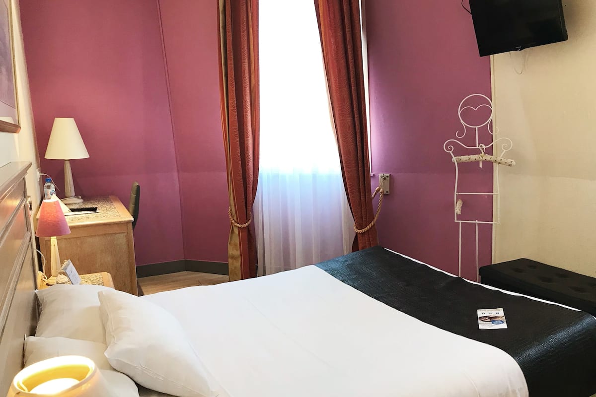 Standard Double Room | Gebar bulu kapas, busa memori, dihias secara berasingan