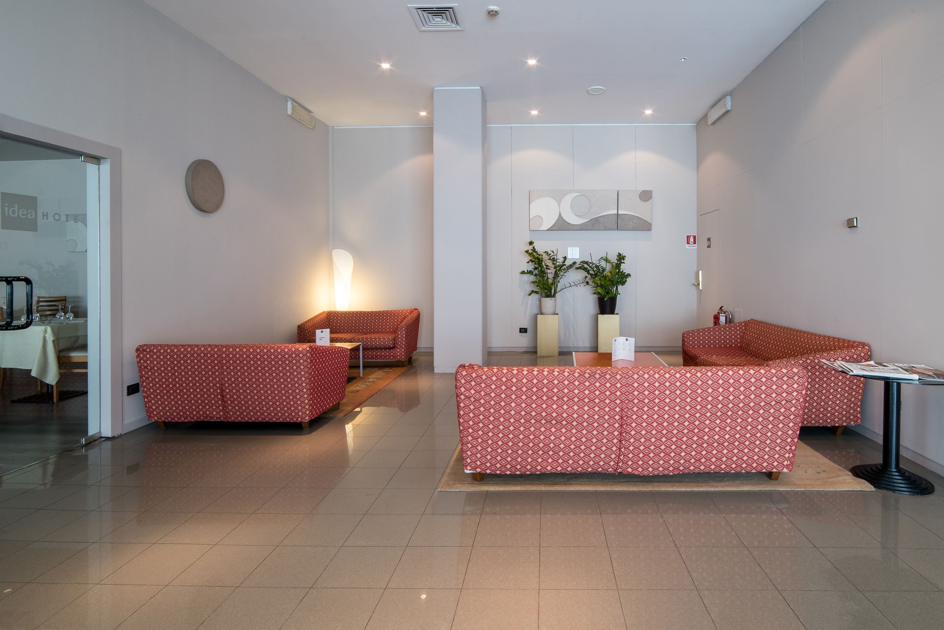 Coin salon dans le hall