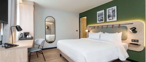 Premium kamer, 1 queensize bed | Luxe beddengoed, een bureau, geluiddichte muren, gratis babybedden