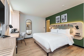 Premium Room, 1 Queen Bed | Premium bedding, desk, soundproofing, free cribs/infant beds - Campanile Prime Paris 19 - La Villette (Paris)