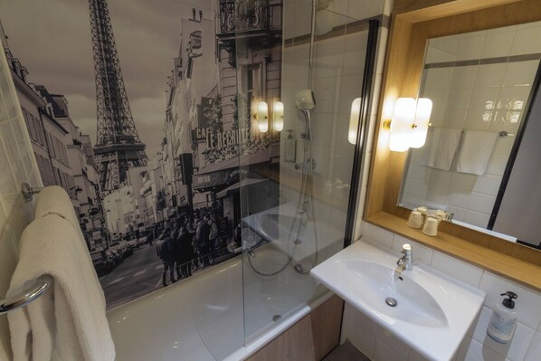 A modern bathroom with a glass shower enclosure, a white sink, and a large mirror. - Campanile Prime Paris 19 - La Villette (Paris)