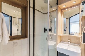 Eco-friendly toiletries, hair dryer, towels - Campanile Prime Paris 19 - La Villette (Paris)