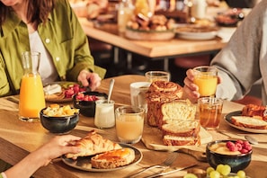 Frukostbuffé varje dag (EUR 15.9 per person)