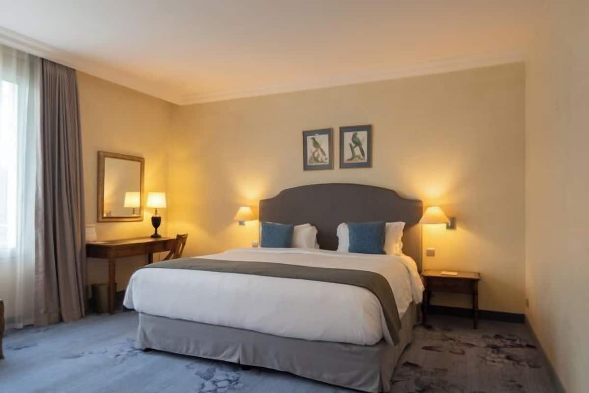 Premium bedding, minibar, individually decorated, individually furnished