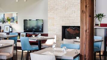 Petit déjeuner, déjeuner et dßner servis sur place, vue sur le golf