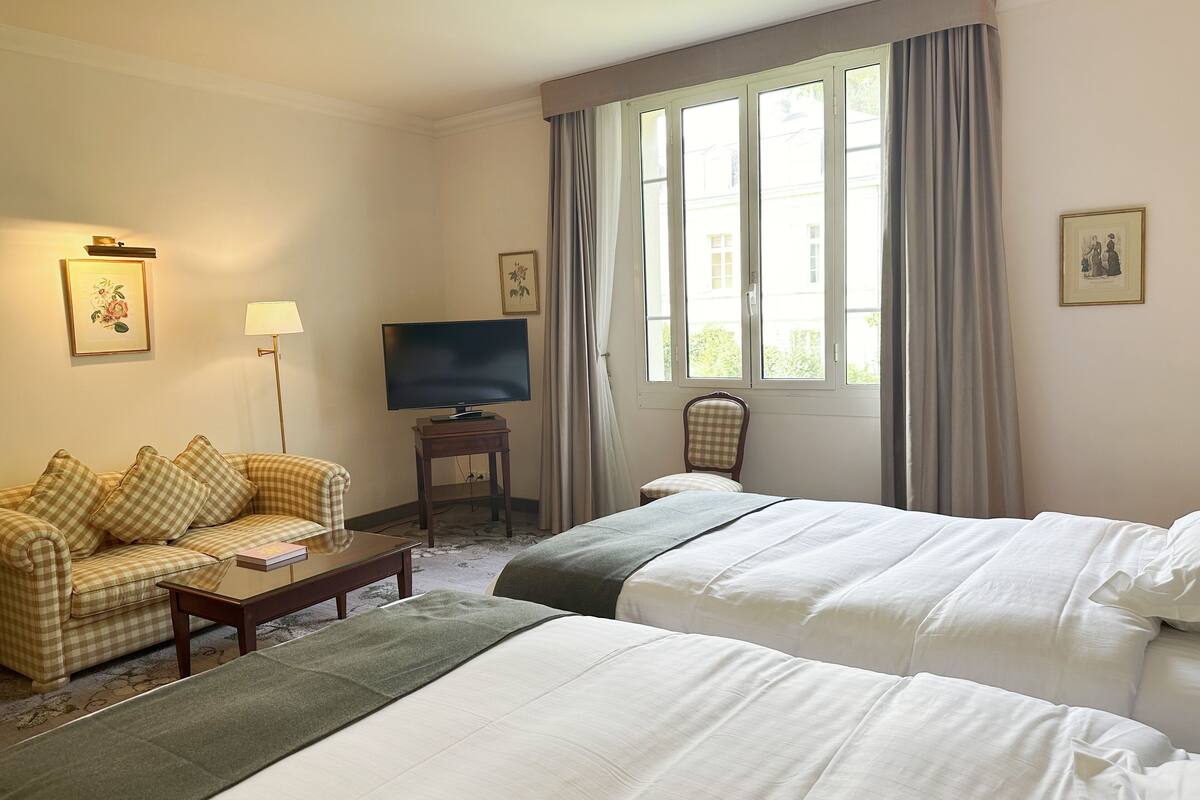 twin room | premium bedding, minibar, individually decorated, individually furnished