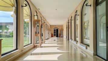 Handrails in hallways